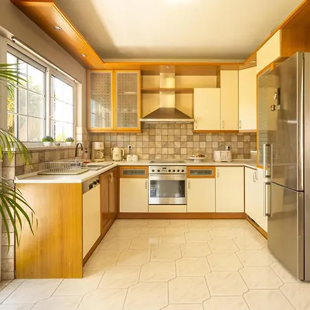 Erofili's Only 700 Meters From The イアリソス