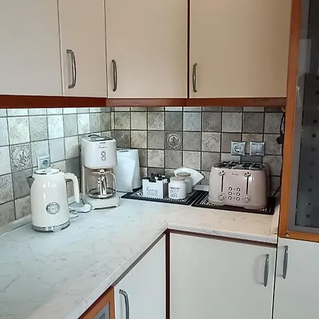 Erofili's Only 700 Meters From The 아파트 이알리소스