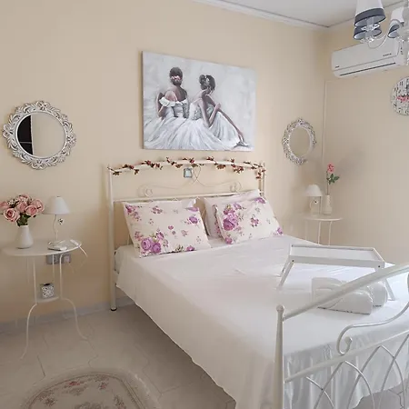 Erofili's Only 700 Meters From The 이알리소스